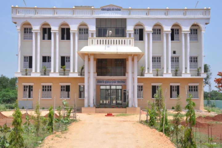 https://cache.careers360.mobi/media/colleges/social-media/media-gallery/22931/2021/3/17/Campus View of Government First Grade College Holalkere_Campus-View.jpg